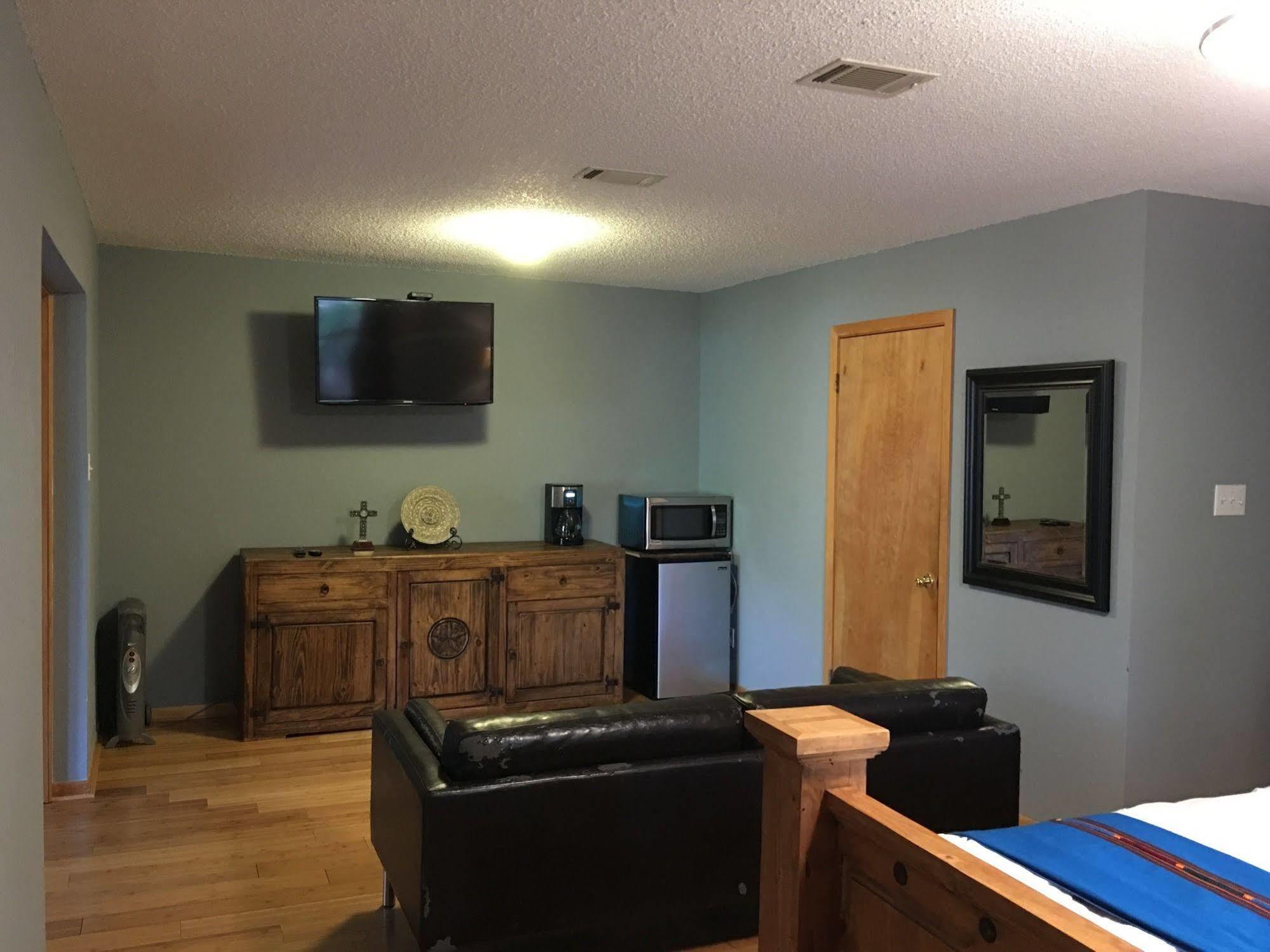 The Cove Bnb Hudson Bend Exterior photo