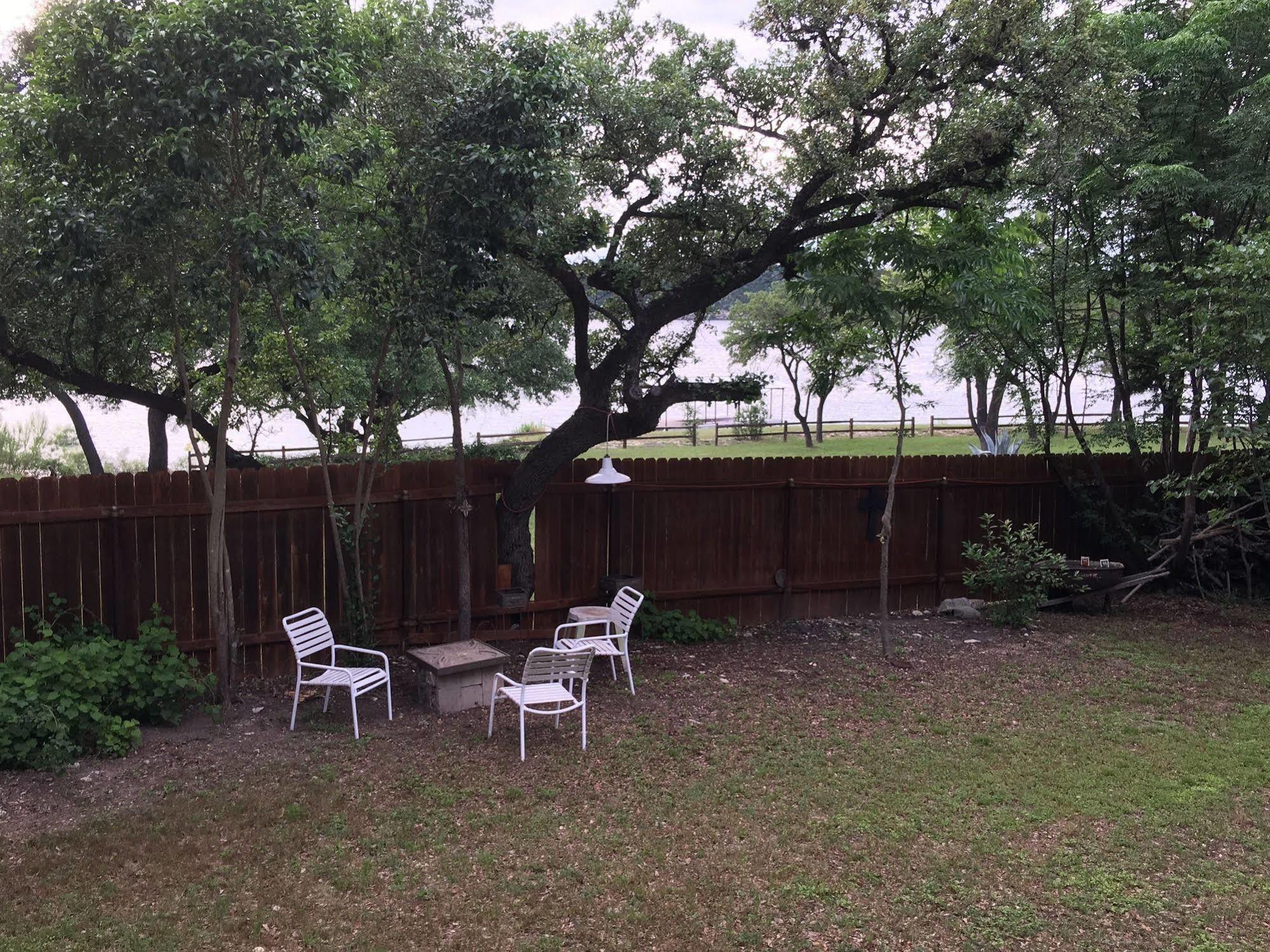 The Cove Bnb Hudson Bend Exterior photo