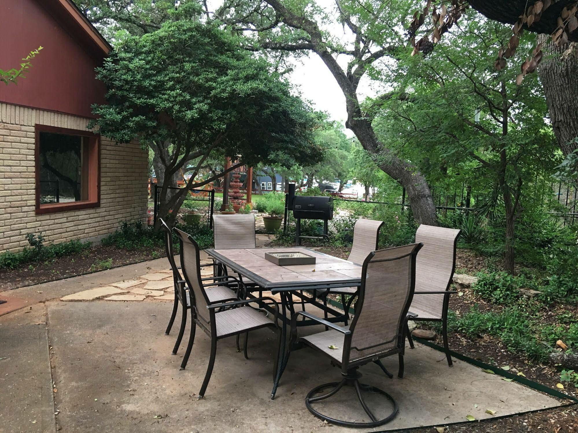 The Cove Bnb Hudson Bend Exterior photo