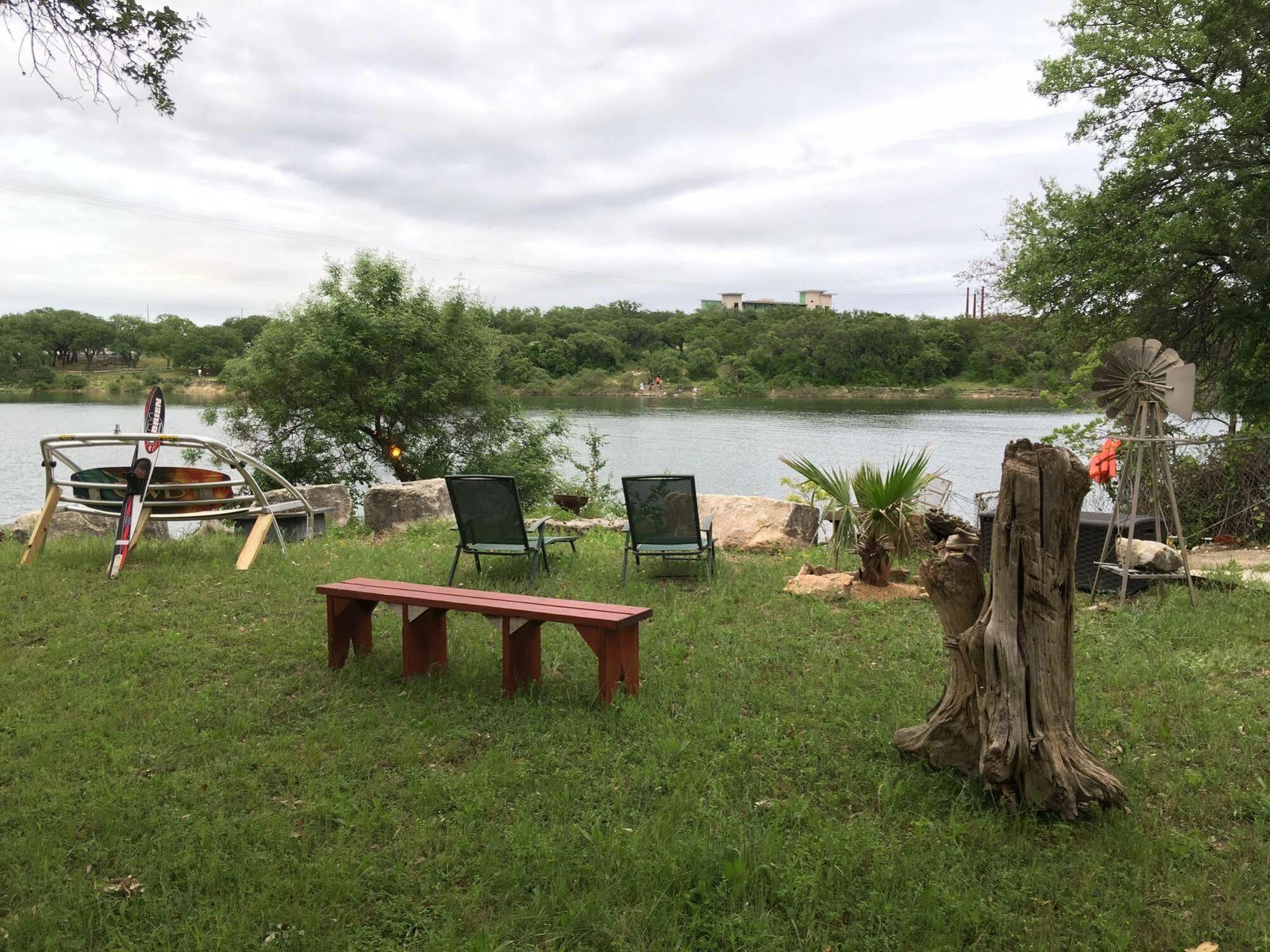 The Cove Bnb Hudson Bend Exterior photo